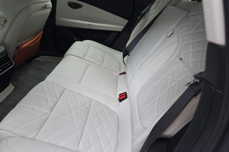 Used Lynk & Co 10 EM-P 2025 Model 120 Four-Wheel Drive Ultra Left Rear Seat