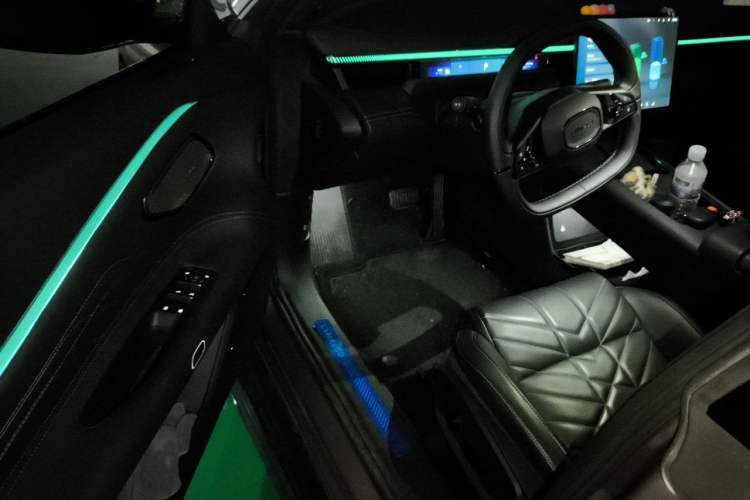 Used Lynk & Co 10 EM-P 2025 Model 240 Four-Wheel Drive Ultra Driver Seat