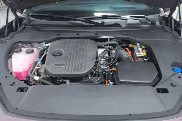 Used Lynk & Co 10 EM-P 2025 Model 120 Four-Wheel Drive Ultra Engine Bay