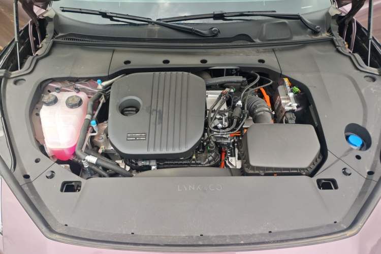 Used Lynk & Co 10 EM-P 2025 Model 240 Four-Wheel Drive Ultra Engine Bay