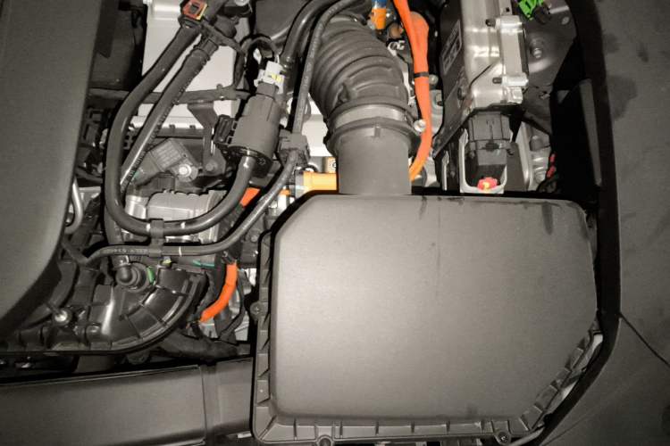 Used Lynk & Co 10 EM-P 2025 Model 240 Four-Wheel Drive Ultra Engine Bay Left