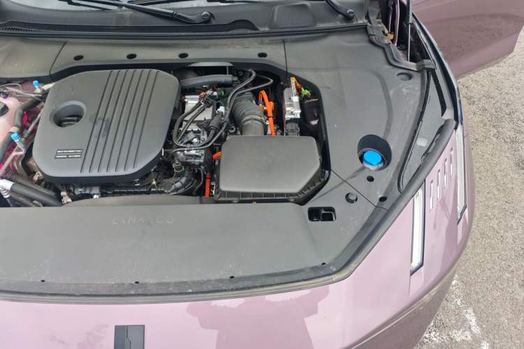 Used Lynk & Co 10 EM-P 2025 Model 240 Four-Wheel Drive Ultra Engine Bay Left