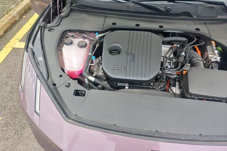 Used Lynk & Co 10 EM-P 2025 Model 240 Four-Wheel Drive Ultra Engine Bay Right