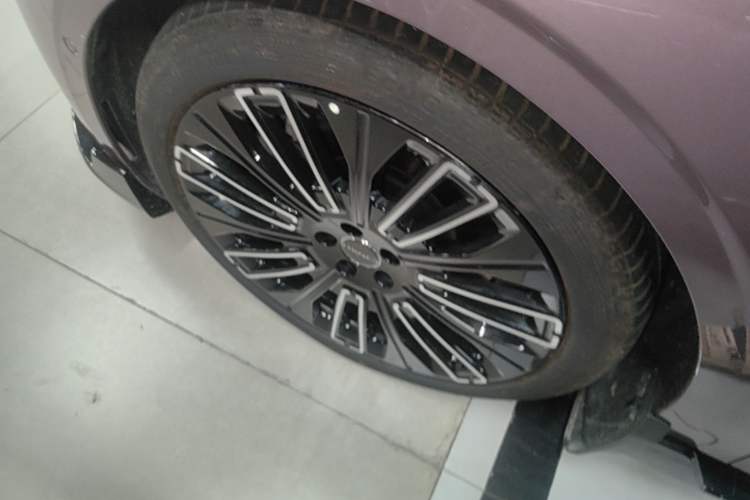 Used Lynk & Co 10 EM-P 2025 Model 240 Four-Wheel Drive Ultra Left Front Wheel Hub