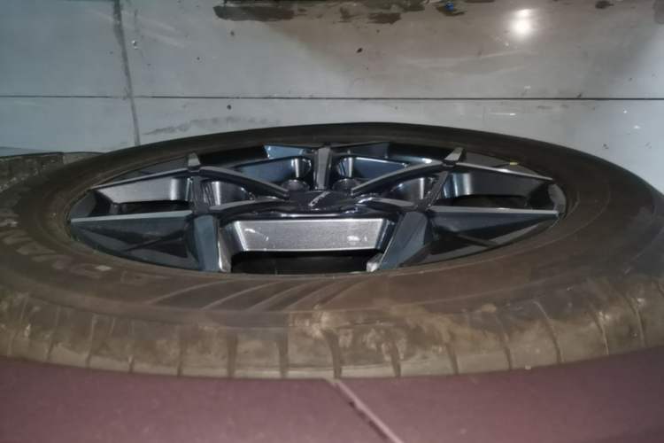Used Lynk & Co 10 EM-P 2025 Model 120 Four-Wheel Drive Ultra Left Front Wheel Hub