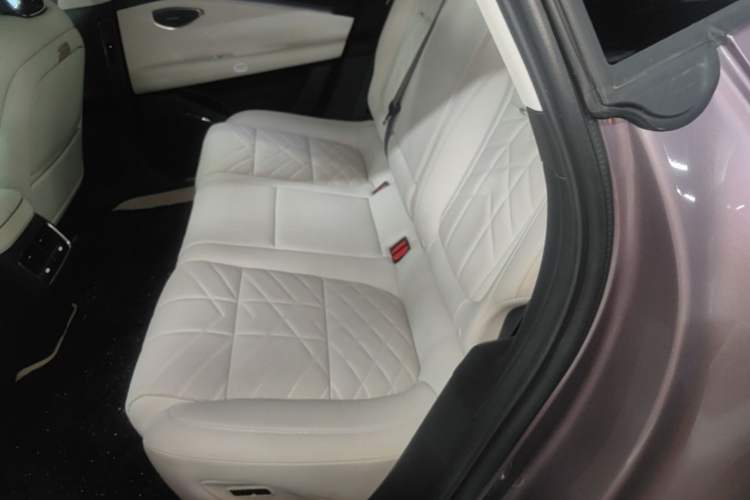 Used Lynk & Co 10 EM-P 2025 Model 240 Four-Wheel Drive Ultra Left Rear Seat