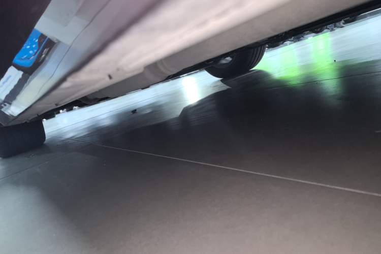 Used Lynk & Co 10 EM-P 2025 Model 120 Four-Wheel Drive Ultra Left Side Sill