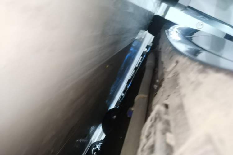 Used Lynk & Co 10 EM-P 2025 Model 120 Four-Wheel Drive Ultra Left Side Sill