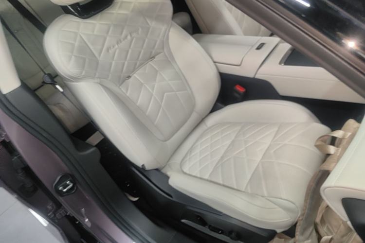 Used Lynk & Co 10 EM-P 2025 Model 240 Four-Wheel Drive Ultra Right Front Seat