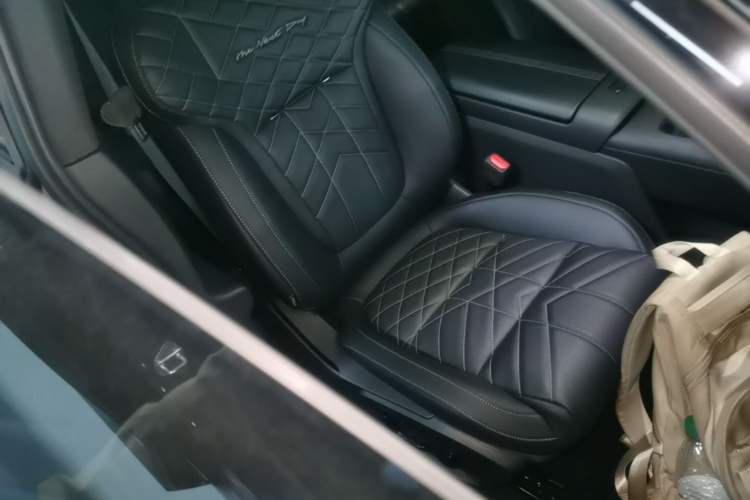Used Lynk & Co 10 EM-P 2025 Model 120 Four-Wheel Drive Ultra Right Front Seat