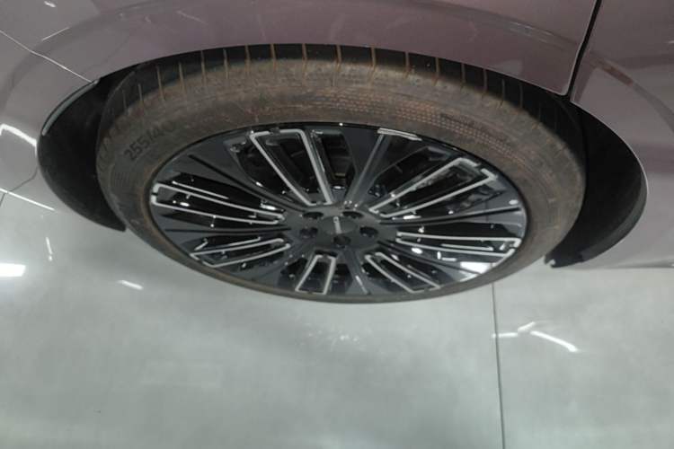 Used Lynk & Co 10 EM-P 2025 Model 240 Four-Wheel Drive Ultra Right Rear Wheel Hub