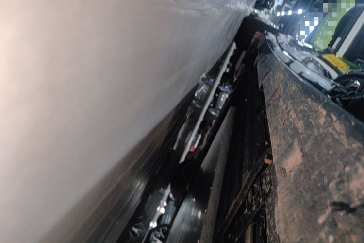 Used Lynk & Co 10 EM-P 2025 Model 240 Four-Wheel Drive Ultra Right Side Sill