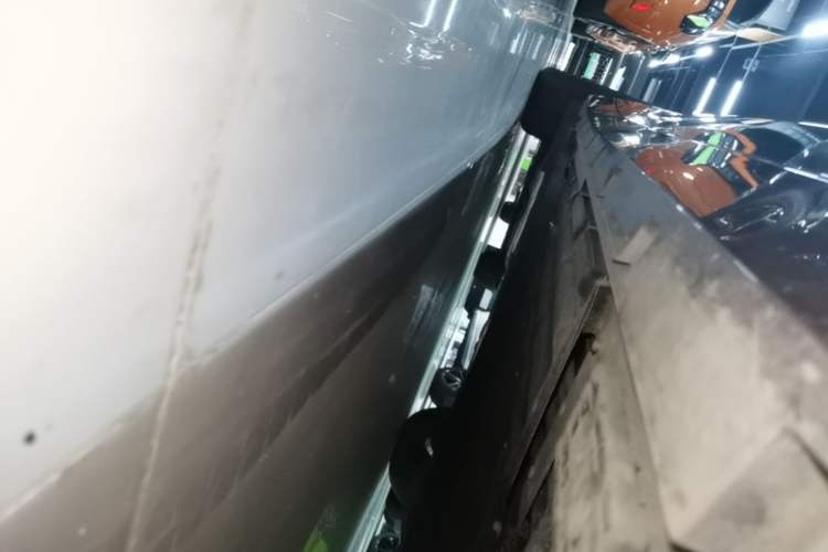 Used Lynk & Co 10 EM-P 2025 Model 120 Four-Wheel Drive Ultra Right Side Sill