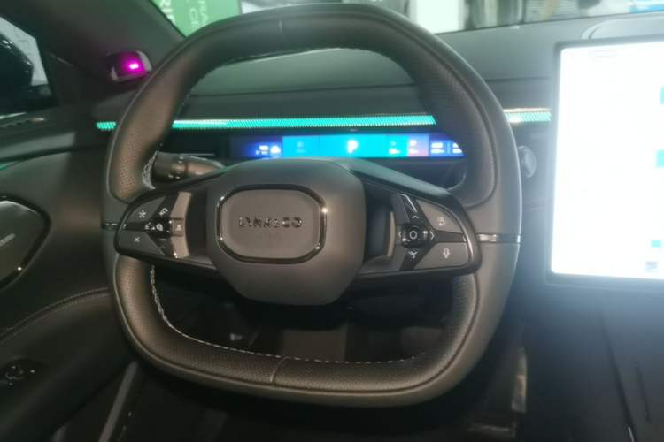Used Lynk & Co 10 EM-P 2025 Model 120 Four-Wheel Drive Ultra Steering Wheel