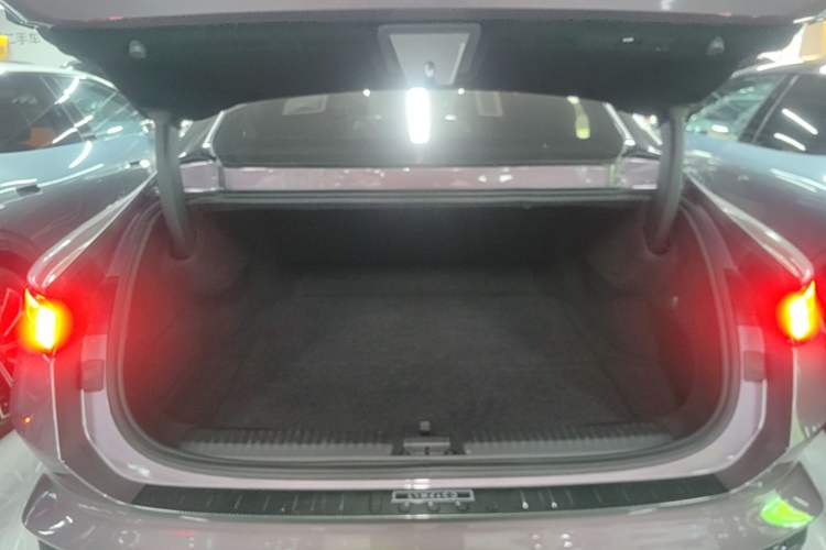 Used Lynk & Co 10 EM-P 2025 Model 240 Four-Wheel Drive Ultra Trunk