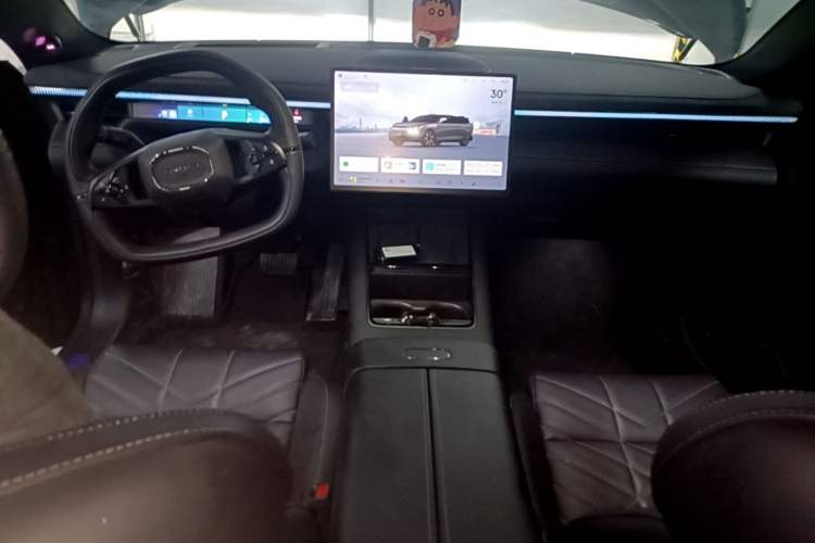Used Lynk & Co 10 EM-P 2025 Model 120 Four-Wheel Drive Ultra Center Console