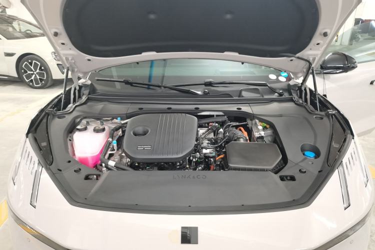 Used Lynk & Co 10 EM-P 2025 Model 240 Four-Wheel Drive Ultra Engine Bay