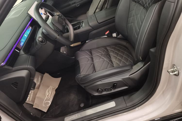 Used Lynk & Co 10 EM-P 2025 Model 240 Four-Wheel Drive Ultra Left Front Seat