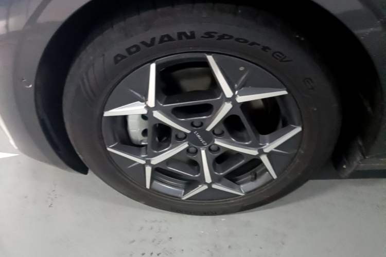 Used Lynk & Co 10 EM-P 2025 Model 120 Four-Wheel Drive Ultra Left Front Wheel Hub