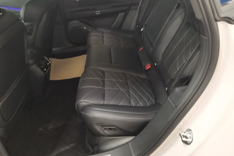 Used Lynk & Co 10 EM-P 2025 Model 240 Four-Wheel Drive Ultra Left Rear Seat