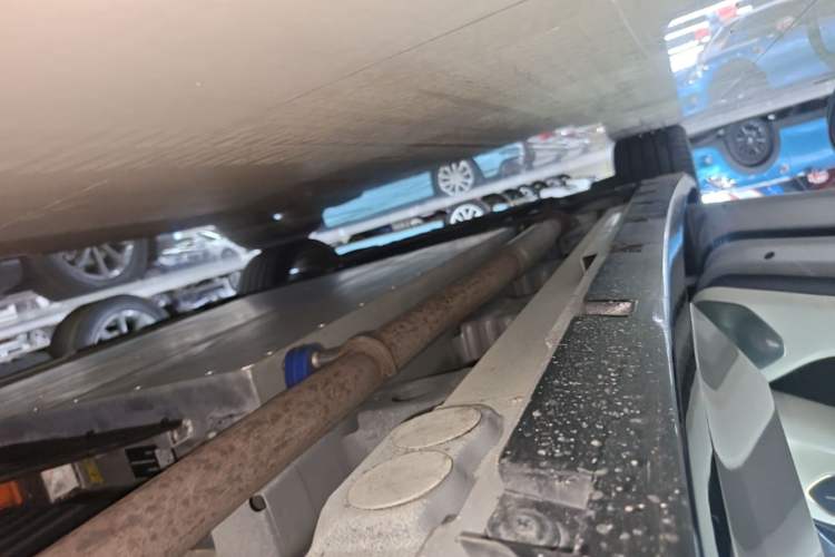 Used Lynk & Co 10 EM-P 2025 Model 240 Four-Wheel Drive Ultra Left Side Sill