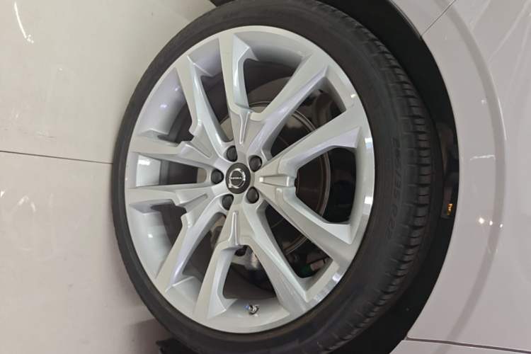 Used Lynk & Co 10 EM-P 2025 Model 240 Four-Wheel Drive Ultra Right Rear Wheel Hub