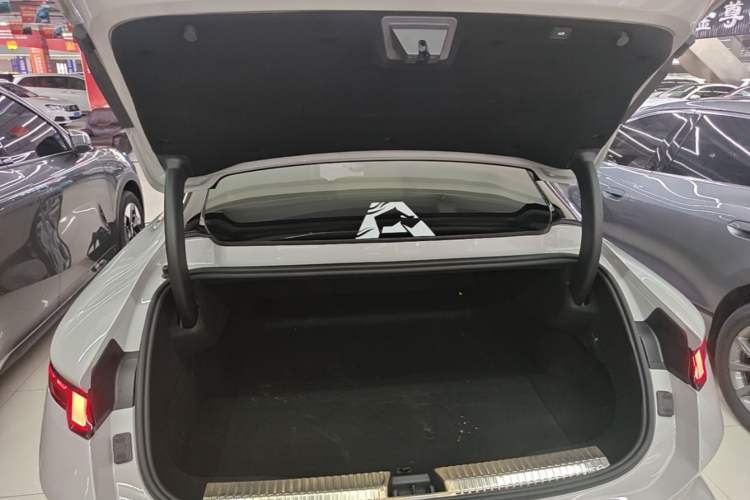 Used Lynk & Co 10 EM-P 2025 Model 240 Four-Wheel Drive Ultra Trunk