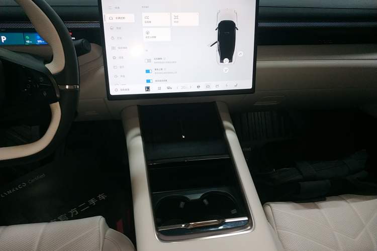 Used Lynk & Co 10 EM-P 2025 Model 240 All-Wheel Drive Ultra—Sport Edition Audio And AC Panel