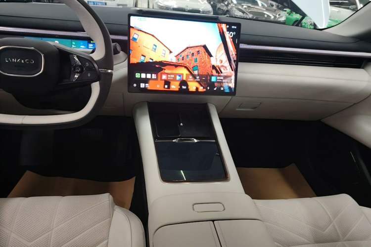 Used Lynk & Co 10 EM-P 2025 Facelifted Model 120 All-Wheel Drive Ultra Audio And AC Panel