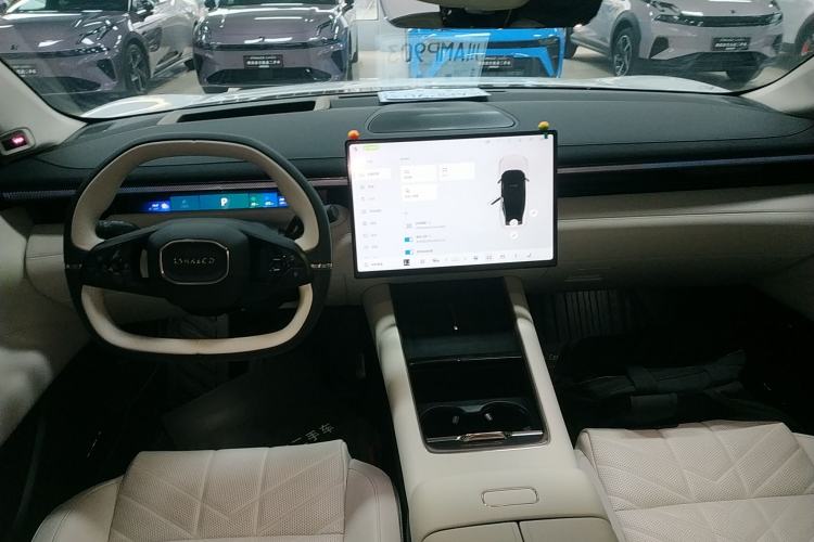 Used Lynk & Co 10 EM-P 2025 Model 240 All-Wheel Drive Ultra—Sport Edition Center Console