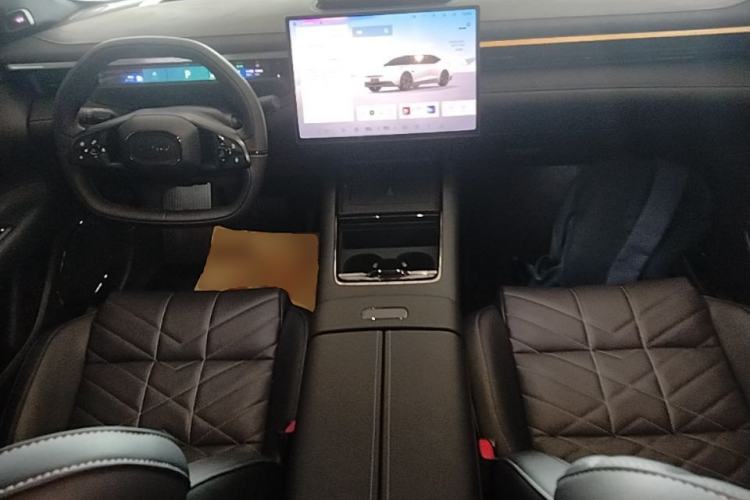 Used Lynk & Co 10 EM-P 2025 Model 120 Four-Wheel Drive Ultra Center Console
