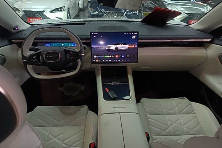 Used Lynk & Co 10 EM-P 2025 Facelifted Model 120 All-Wheel Drive Ultra Center Console