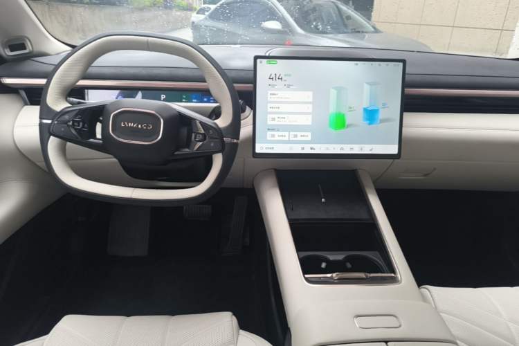 Used Lynk & Co 10 EM-P 2025 Model 240 Four-Wheel Drive Ultra Center Console