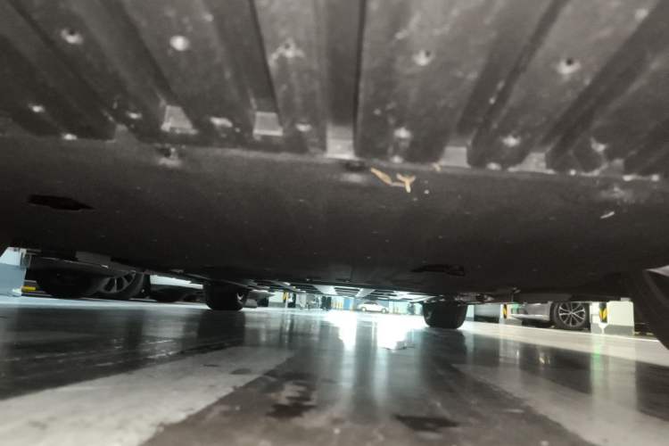 Used Lynk & Co 10 EM-P 2025 Model 240 Four-Wheel Drive Ultra Chassis Front