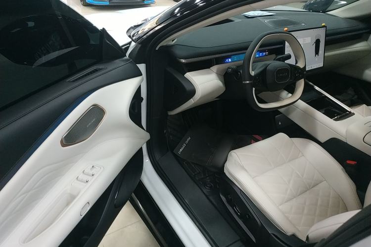 Used Lynk & Co 10 EM-P 2025 Model 240 All-Wheel Drive Ultra—Sport Edition Driver Seat