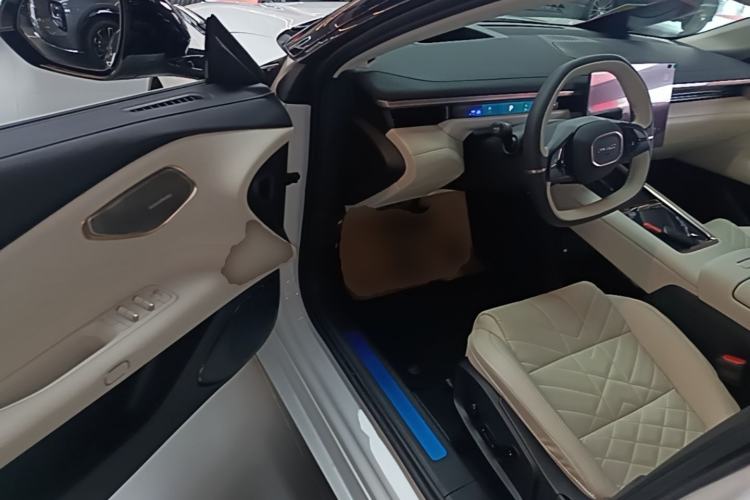 Used Lynk & Co 10 EM-P 2025 Facelifted Model 120 All-Wheel Drive Ultra Driver Seat