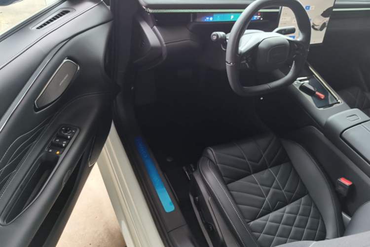 Used Lynk & Co 10 EM-P 2025 Model 120 Four-Wheel Drive Ultra Driver Seat