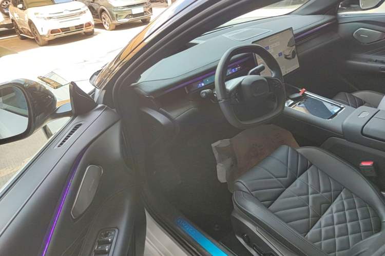 Used Lynk & Co 10 EM-P 2025 Facelifted Model 120 All-Wheel Drive Ultra Driver Seat