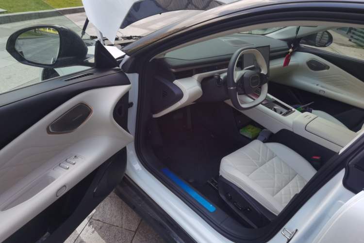 Used Lynk & Co 10 EM-P 2025 Facelifted Model 120 All-Wheel Drive Ultra Driver Seat