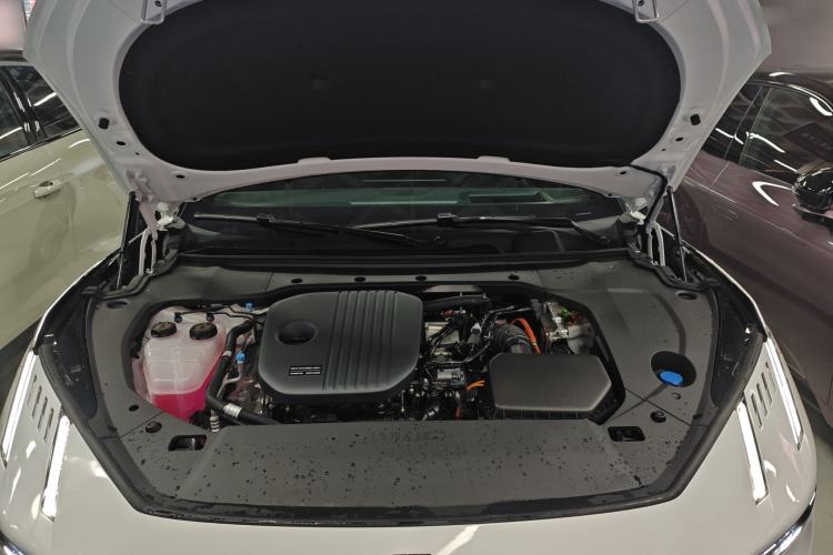 Used Lynk & Co 10 EM-P 2025 Model 120 Four-Wheel Drive Ultra Engine Bay