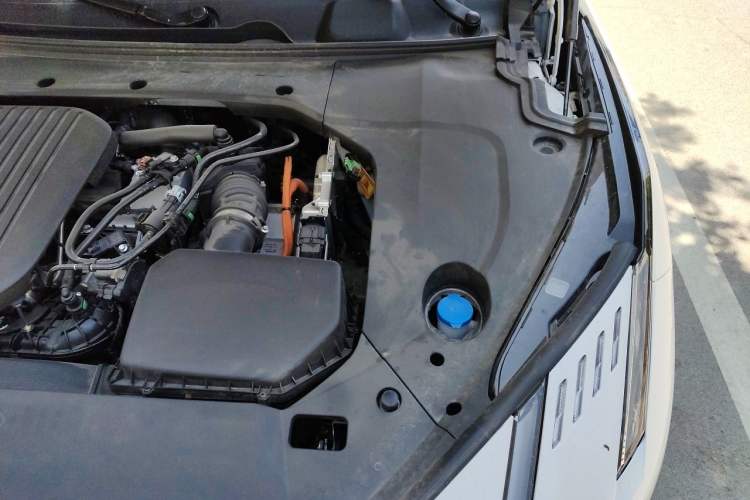 Used Lynk & Co 10 EM-P 2025 Model 120 Four-Wheel Drive Ultra Engine Bay Left