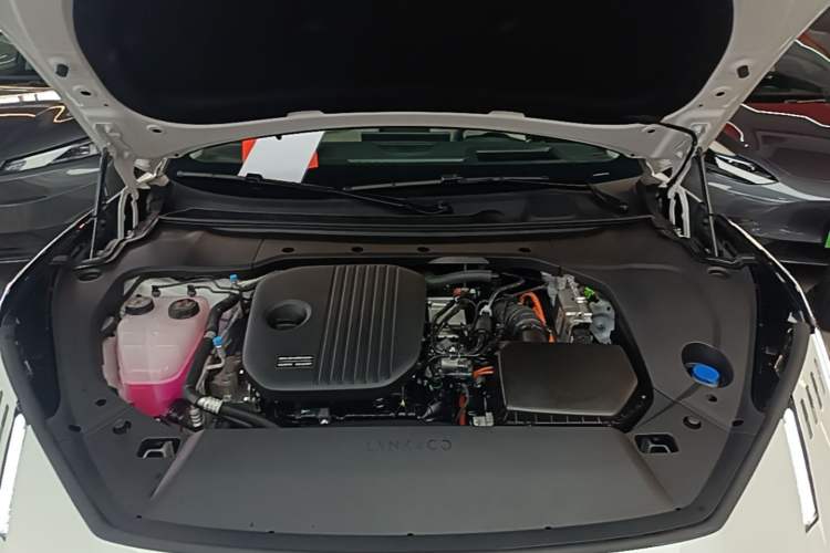 Used Lynk & Co 10 EM-P 2025 Facelifted Model 120 All-Wheel Drive Ultra Engine Bay