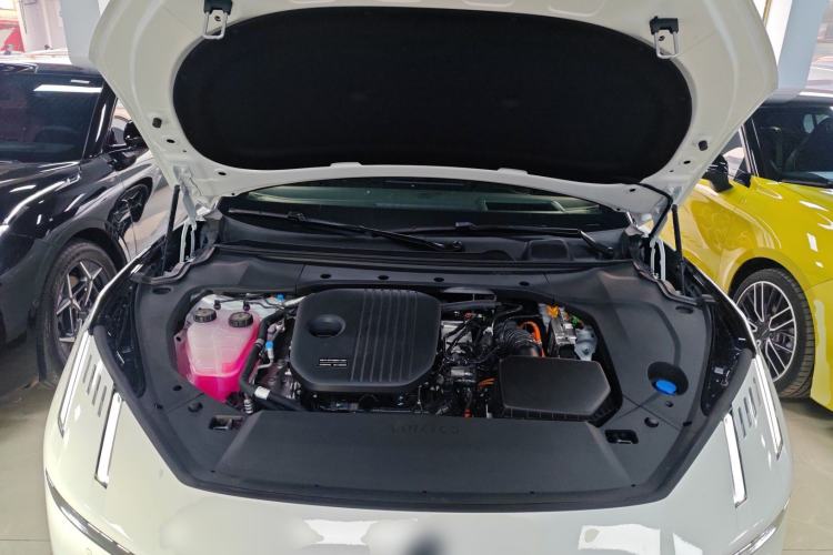 Used Lynk & Co 10 EM-P 2025 Model 120 Four-Wheel Drive Ultra Engine Bay