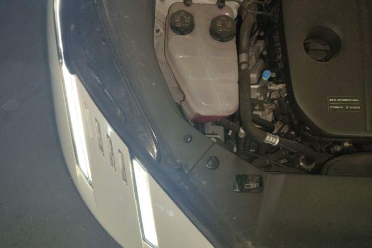 Used Lynk & Co 10 EM-P 2025 Model 120 Four-Wheel Drive Ultra Engine Bay Right