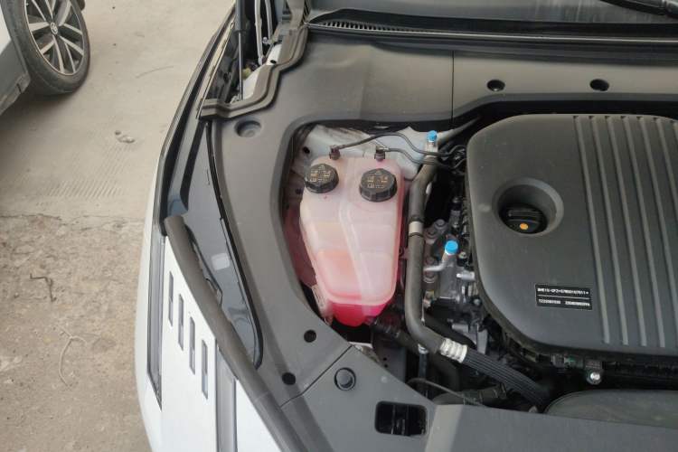 Used Lynk & Co 10 EM-P 2025 Model 120 Four-Wheel Drive Ultra Engine Bay Right