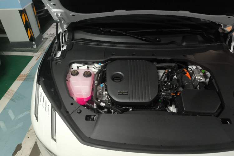 Used Lynk & Co 10 EM-P 2025 Model 240 Four-Wheel Drive Ultra Engine Bay Right