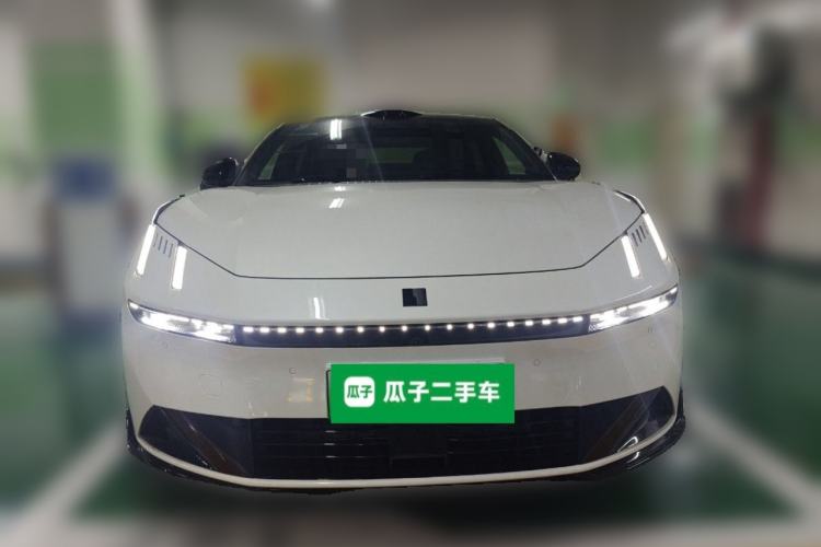 Used Lynk & Co 10 EM-P 2025 Facelifted Model 240 All-Wheel Drive Ultra Exterior 1