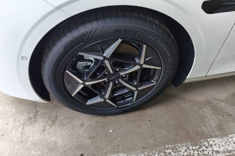 Used Lynk & Co 10 EM-P 2025 Model 120 Four-Wheel Drive Ultra Exterior 4