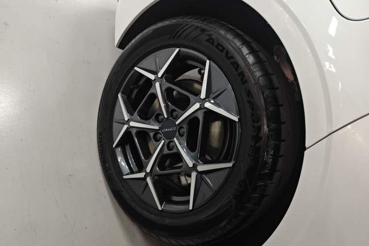 Used Lynk & Co 10 EM-P 2025 Model 120 Four-Wheel Drive Ultra Exterior 5