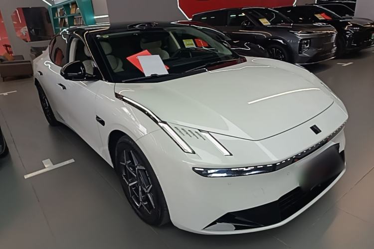 Used Lynk & Co 10 EM-P 2025 Facelifted Model 120 All-Wheel Drive Ultra Front Right 45 Deg